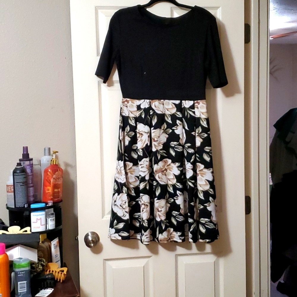 Short sleeve dress